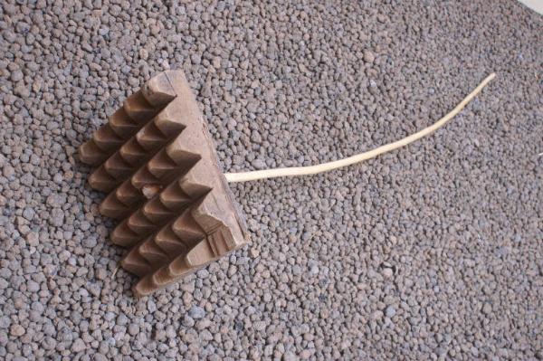 Utensile per battere le castagne per