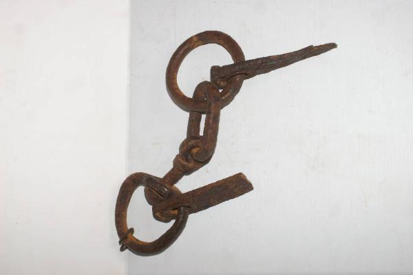 Cuneo con catena per