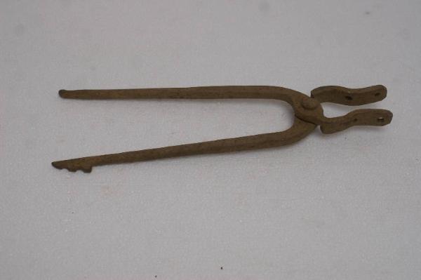 Tenaglia da fucina per