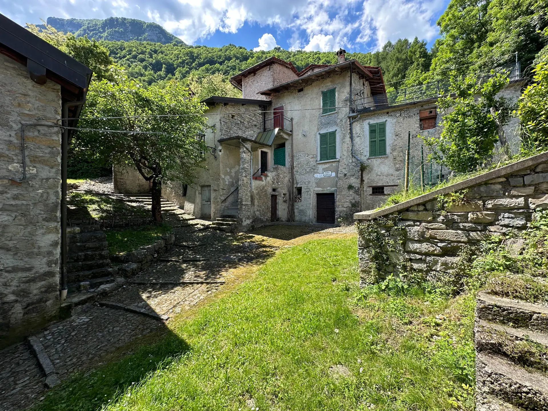 Grona, frazione di Grandola ed Uniti
