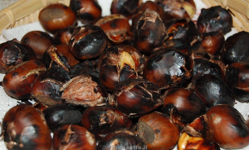 Roast chestnuts - biröll - Sanagra Valley Ecomuseum